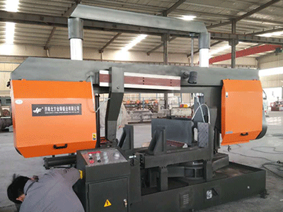 G-600雙立柱旋轉(zhuǎn)角度帶鋸床