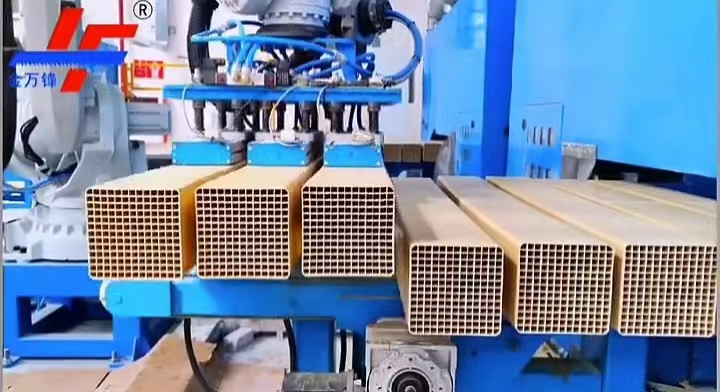 脫硝催化劑專切鋸床——告別崩邊碎裂，實(shí)現(xiàn)完美切割